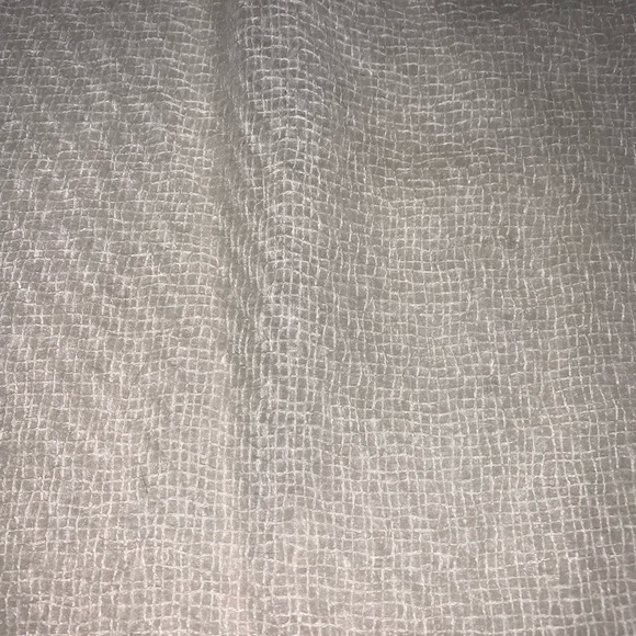 Vintage “EATON” Brand 100% Polyester Shawl in Off White-48” x 48” - Picture 4 of 12